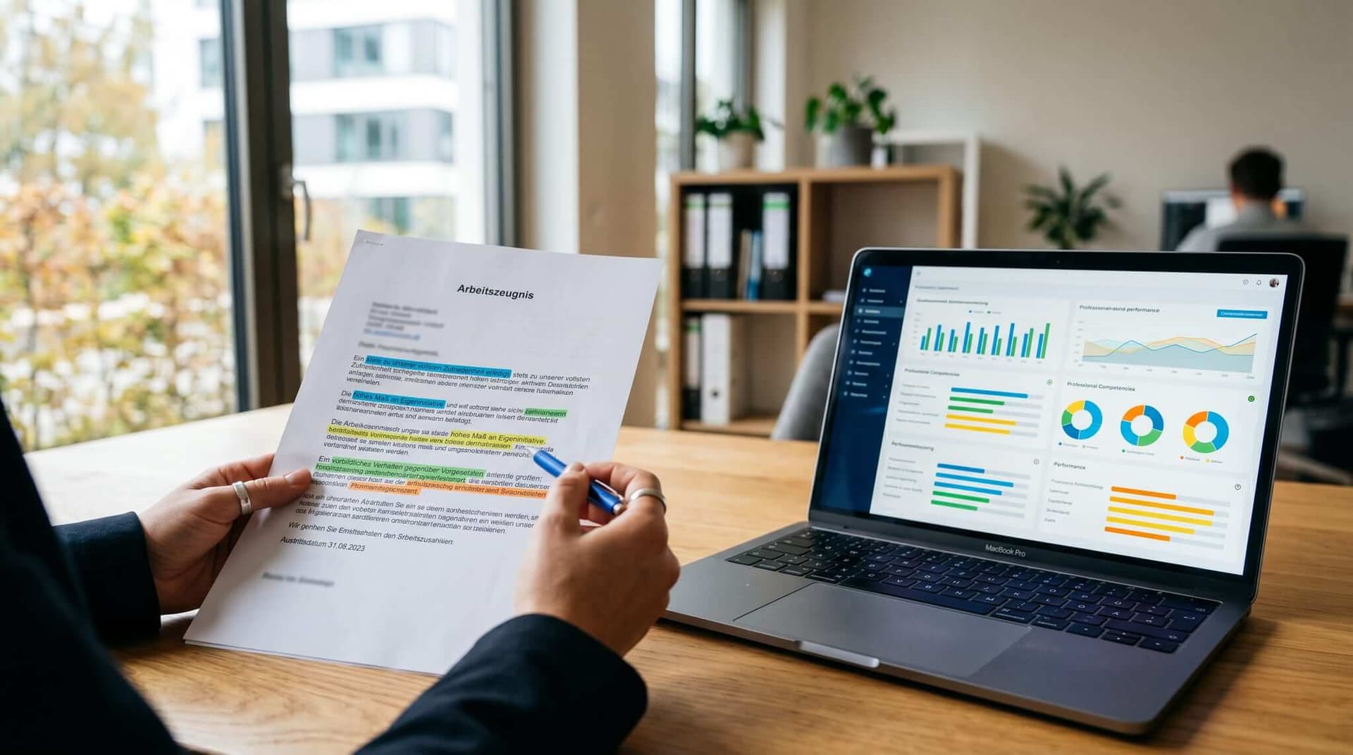 Bildschirm zeigt Analyse-Ergebnis eines Arbeitszeugnisses mit Note und markierten Textstellen